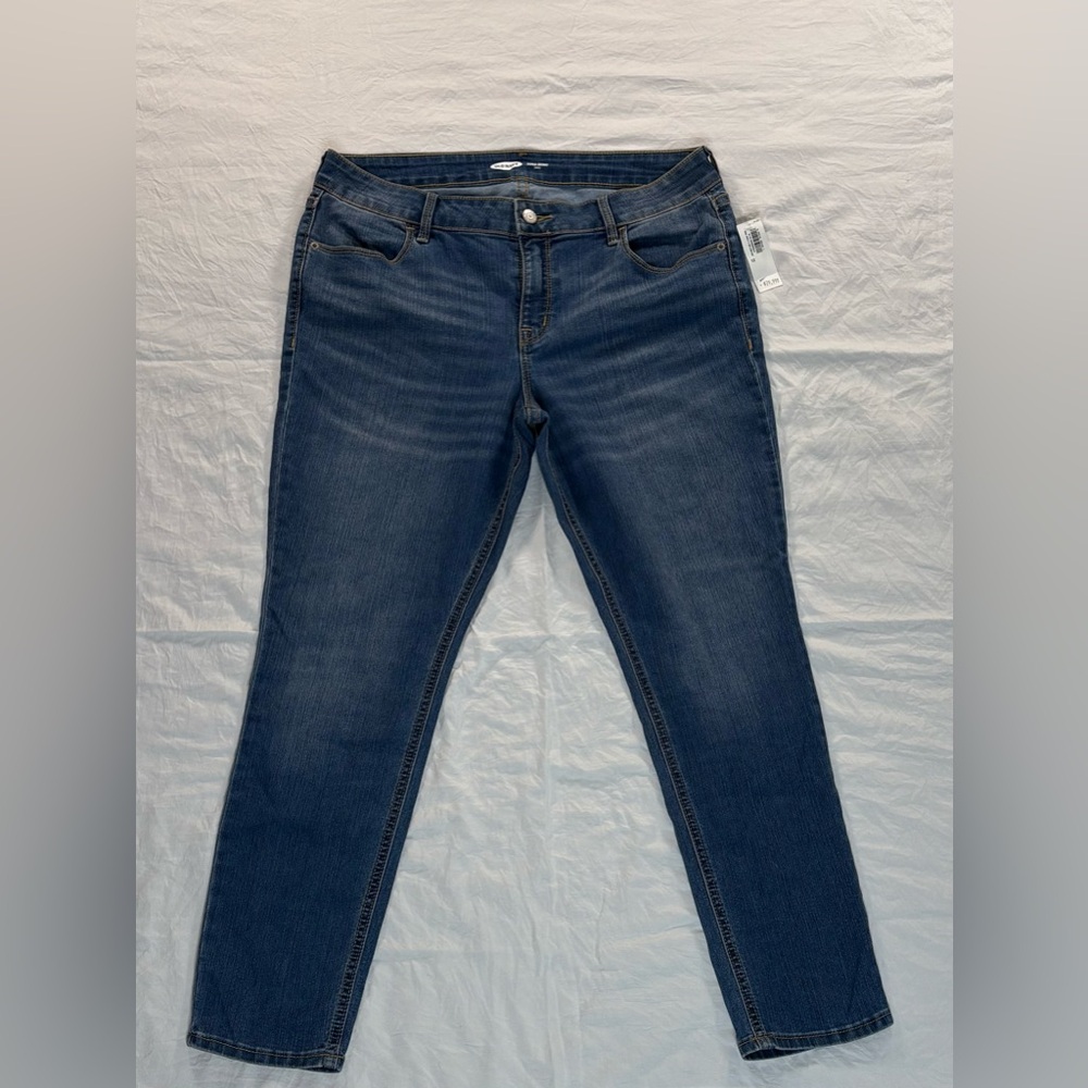 OLD NAVY. SUPER SKINNY ANKLE. Siza:12. Color: Washed Navy Blue.